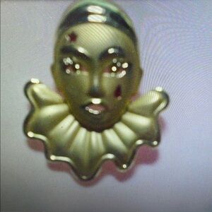 Elegant Gold and Cream Brooch